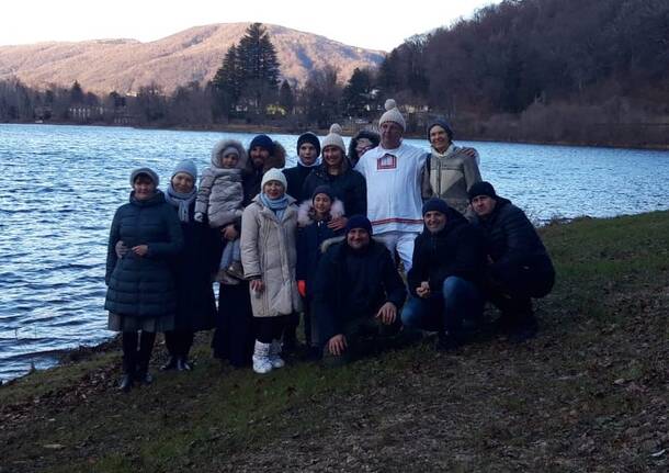 battesimo ortodosso lago di Ghirla