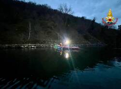 Auto ribaltata nel lago a Colico