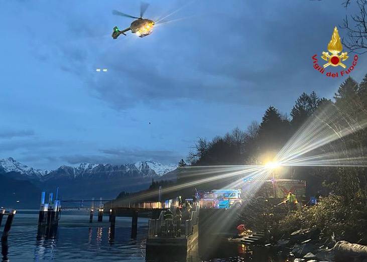 Auto ribaltata nel lago a Colico