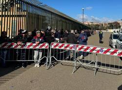 Cagliari: in fila per rendere omaggio a Gigi Riva