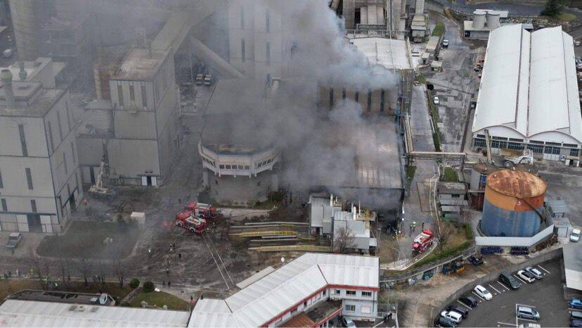 Incendio al cementificio di Caravate