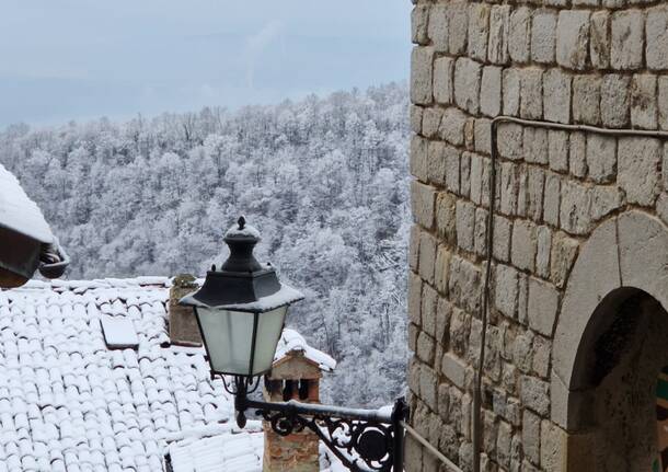 Nuova neve al sacro Monte: le suggestive immagini del 10 gennaio