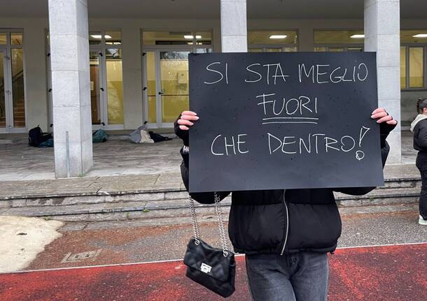 Protesta studenti liceo Manzoni di Varese