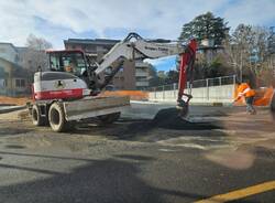 Si asfalta sul nuovo ponte di Largo Flaiano a Varese