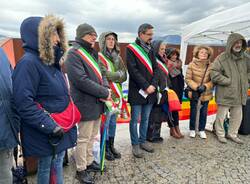 Il presidio per la pace in riva al lago, a Luino