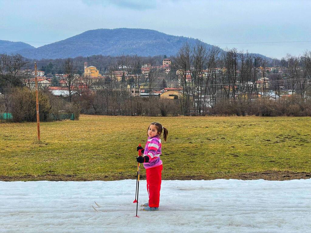 I bambini dell'asilo di Ghirla sugli sci con Sci Club Cunardo