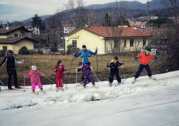 All’asilo di Ghirla i bimbi vanno sugli sci