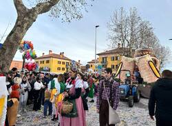 Le maschere di Carnevale colorano Cerro - FOTO E VIDEO - Prima Saronno