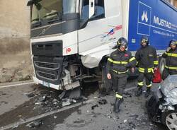 incidente auto camion travedona monate