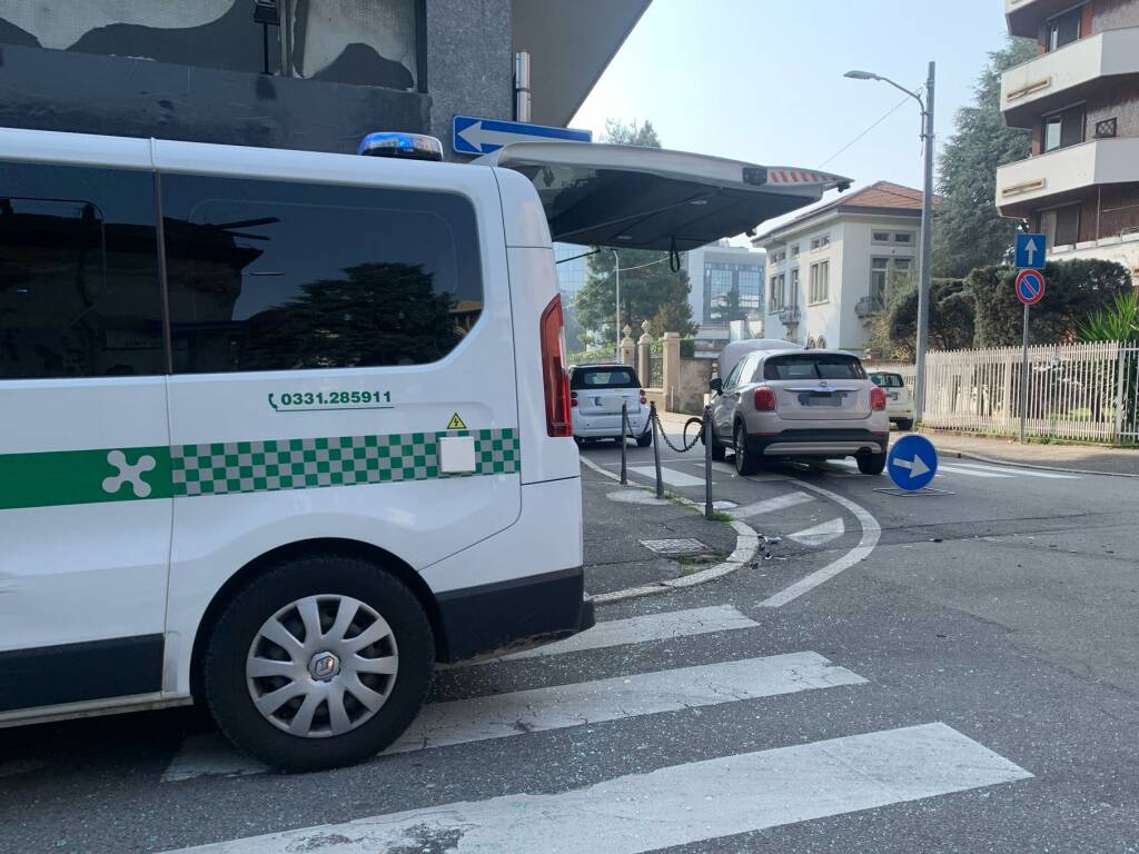 Incidente stradale via Marsala via Palestro Gallarate 