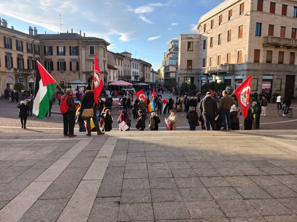 Manifestazione cessate il fuoco Gallarate