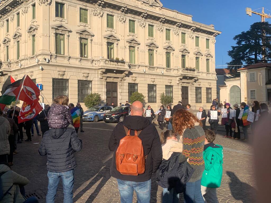 Manifestazione cessate il fuoco Gallarate