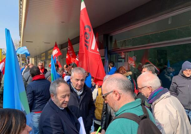 “Basta morti sul lavoro”, a Varese il presidio di Cgil e Uil