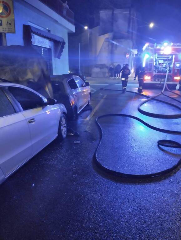 Nove veicoli in fiamme nella notte a Busto Arsizio