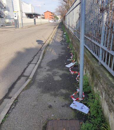 Segnalazione ldegrado in Via Carducci a Legnano (febbraio 2024)