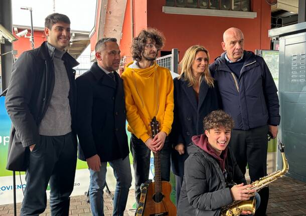 Un palco per gli artisti di strada alla stazione Nord di Varese