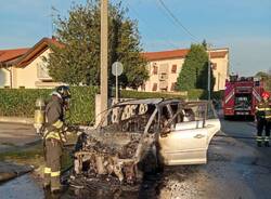 auto incendio cardano al campo