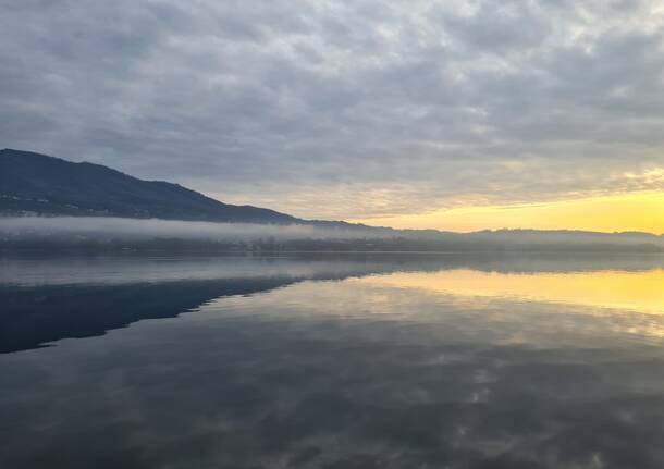 Alba  sul lago di Varese