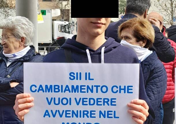 Flasmob sotto la Regione contro i tagli alla disabilità