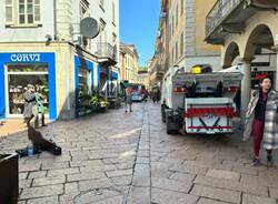 Incidente a Corso Matteotti: camion della Sangalli urta un balcone 