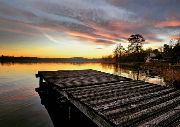 Lago di Varese al tramonto