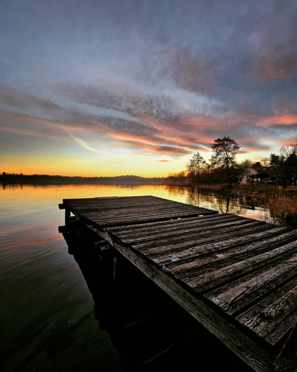 Lago di Varese al tramonto