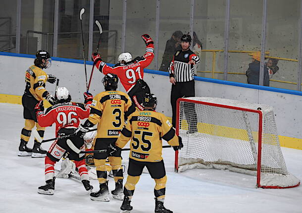 Mastini in pista per i playoff: le foto di Varese-Feltre 1-5