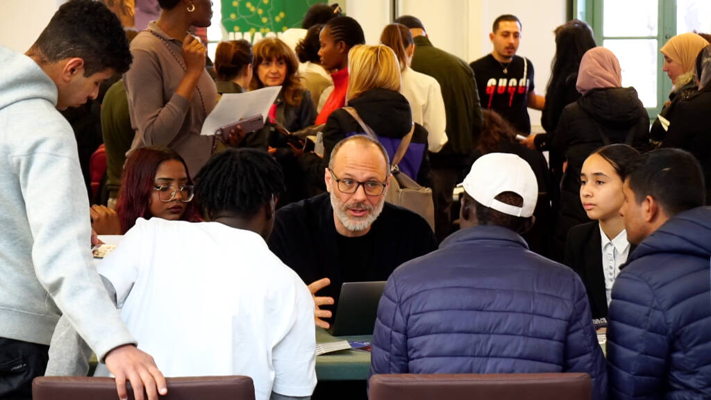 Una giornata di incontro alle ville Ponti tra il lavoro e i giovani stranieri