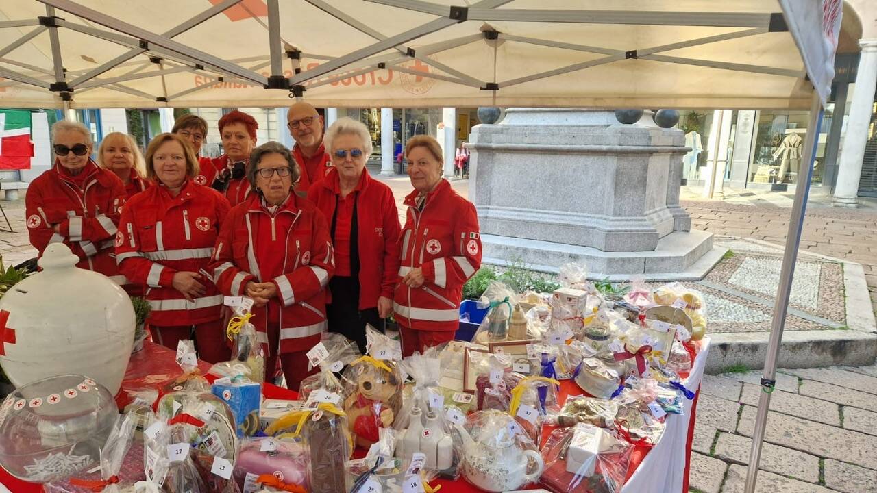 Mercatino delle erbe aromatiche per CRI Varese