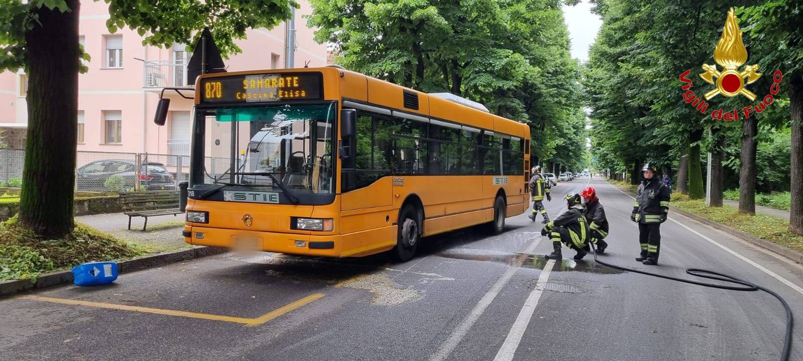 Camion perde carico di acido cloridrico a Busto Arsizio