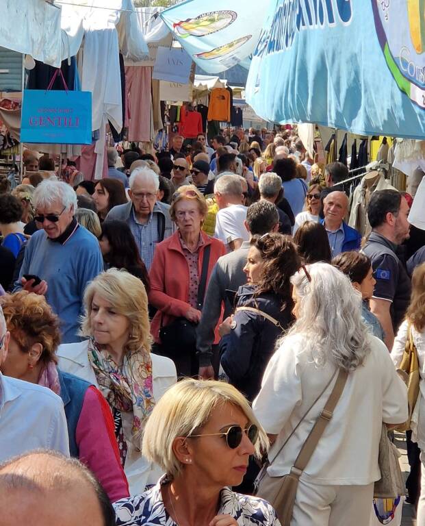 Gli Ambulanti di Forte dei Marmi® a Oleggio 