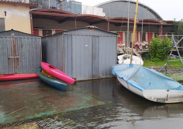 il Lago di Varese esonda, danni alla Lega Navale