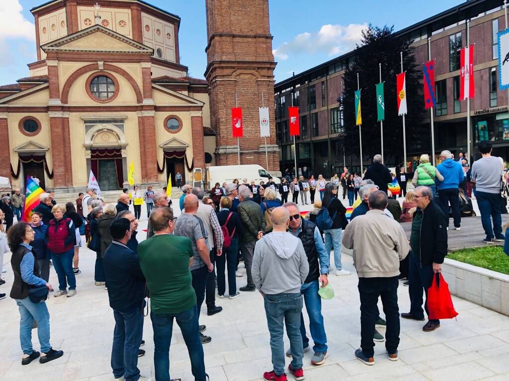 Il presidio per la Pace in piazza San Magno a Legnano