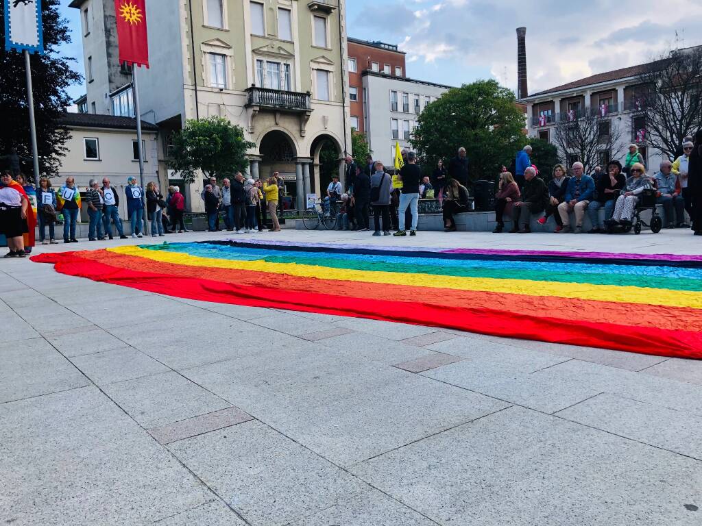 Il presidio per la Pace in piazza San Magno a Legnano