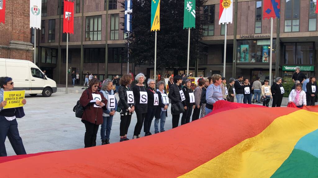 Il presidio per la Pace in piazza San Magno a Legnano