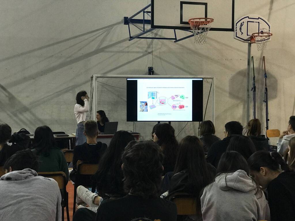 Settimana dell'orientamento al Legnani di Saronno, studenti a lezioni con docenti universitari e imprenditori