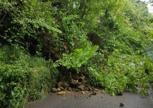 smottamenti via tasso e via adige - foto tratte da Vareseinforma