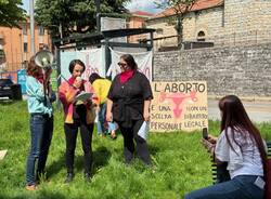 Varese - La manifestazione in difesa del diritto all'aborto