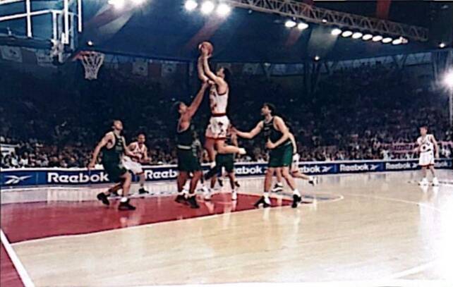 Varese - la vittoria dello scudetto 1999 e la stella