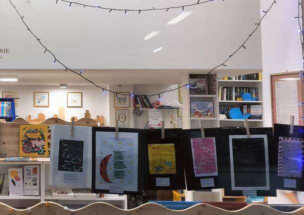 La blackout poetry dei ragazzi dell’Olona International School alla libreria Millestorie