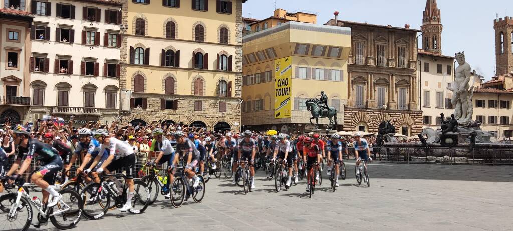 Firenze in giallo per la partenza del Tour de France