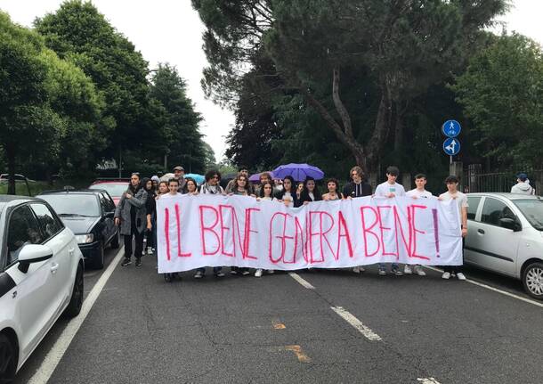 "Il bene genera bene", gli studenti di Saronno in marcia in nome della legalità