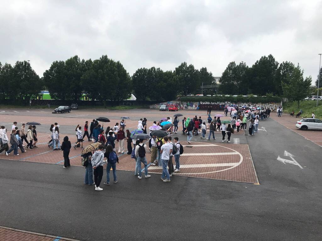 "Il bene genera bene", gli studenti di Saronno in marcia in nome della legalità