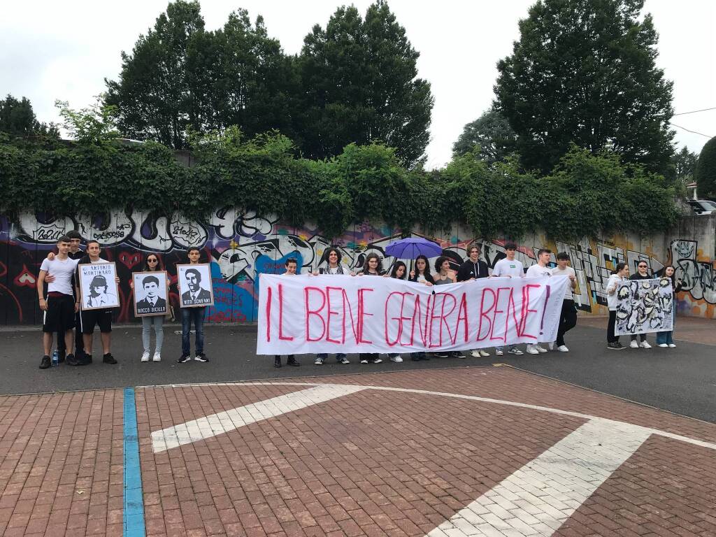 "Il bene genera bene", gli studenti di Saronno in marcia in nome della legalità