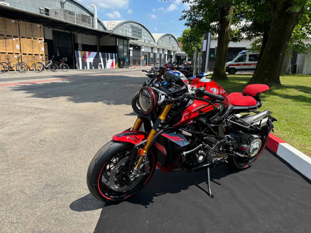 L’incredibile sfilata di moto MVAgusta all’assemblea di Confindustria Varese