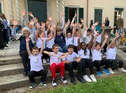 La maestra Marina va in pensione, festa di fine anno speciale per la scuola primaria Sant'Agostino di Casciago