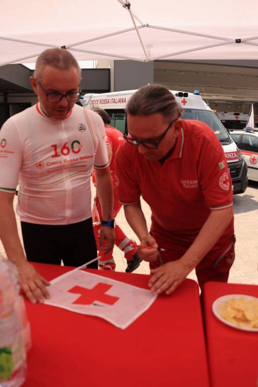 staffetta ciclistica 160 anni croce rossa italiana busto arsizio