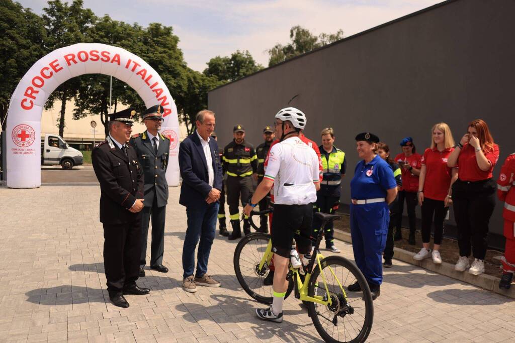 staffetta ciclistica 160 anni croce rossa italiana busto arsizio