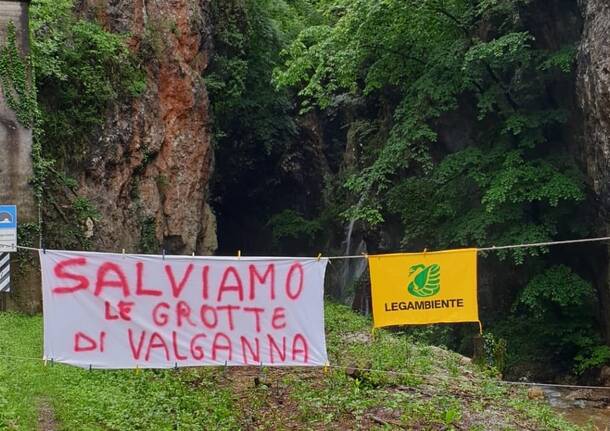 striscione legambiente pista ciclabile grotte valganna