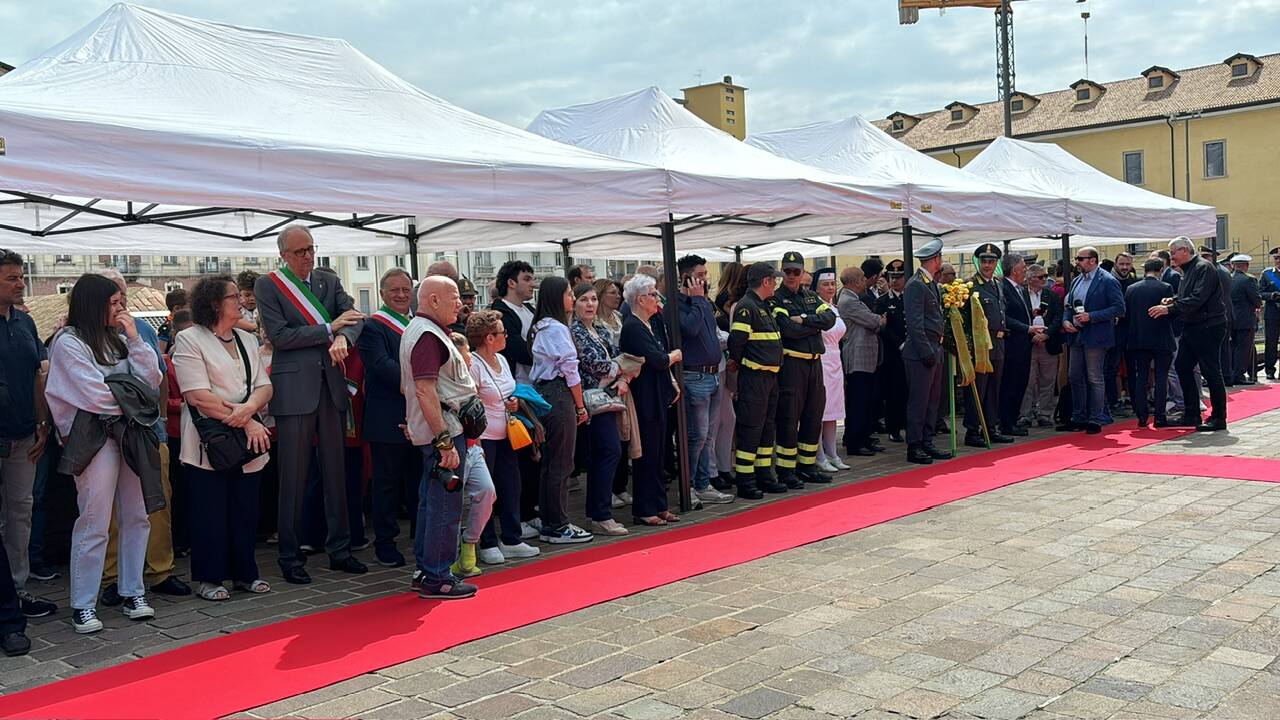 Un giardino in piazza Repubblica per i 250 anni della GDF a Varese